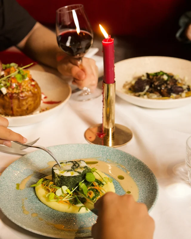 🍁WINE 'n DINE🍷 Met wie kom jij de herfst proeven? 

#FoodieLife
#RestaurantGoals
#GastroVibes
#ModernDining
#EatLocal
#DiscoverFood
#FoodCulture
#MetroCityKitchen
#UtrechtEats
#UtrechtFood
#UtrechtRestaurants
#UtrechtHotspot
#EtenInUtrecht
#FoodieUtrecht
#UtrechtCityLife
#DiningVibes
#GoodEatsOnly
#UrbanDining
#CityVibes
#DinnerWithFriends
#WeekendEats
#EatDrinkEnjoy
#FoodMood
#ChefSpecial