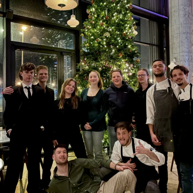 Mooie avonden maken we samen ✨
Dank voor jullie komst, jullie warmte en gezelligheid dit jaar.
Fijne feestdagen van Team Metro City Kitchen 🎄🤍

#MetroCityKitchen #TeamMetro #TeamHospitality #UtrechtEats #UtrechtRestaurants